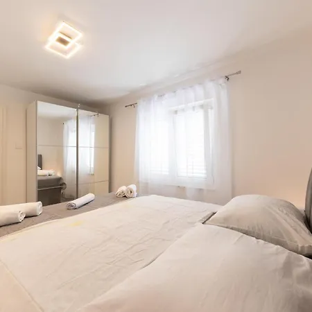 Awesome Home In Blato Na Cetini Blato na Cetini